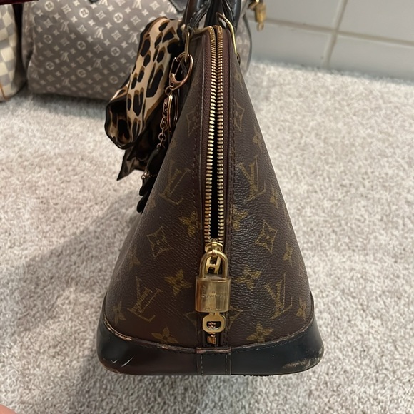 Louis Vuitton Alma purse - Picture 3 of 8